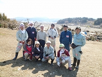 2011.4.18　りんご畑での瓦礫除去完了