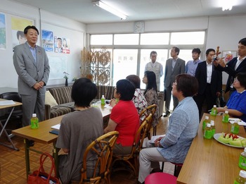 2014.7.7　海江田代表と女性の皆さんが対話集会