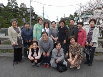 2016.4.3 町内会の女性の皆さんと花見